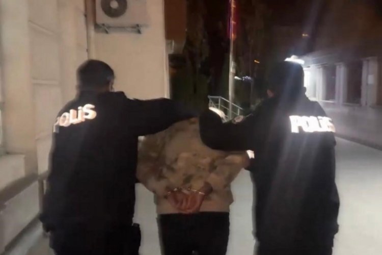 Temizlik i&ccedil;in girdiği evdeki ziynet eşyalarını &ccedil;aldı
