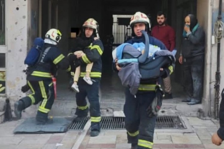 Ev olarak kullanılan iş hanında yangın! 21 kişi tahliye edildi