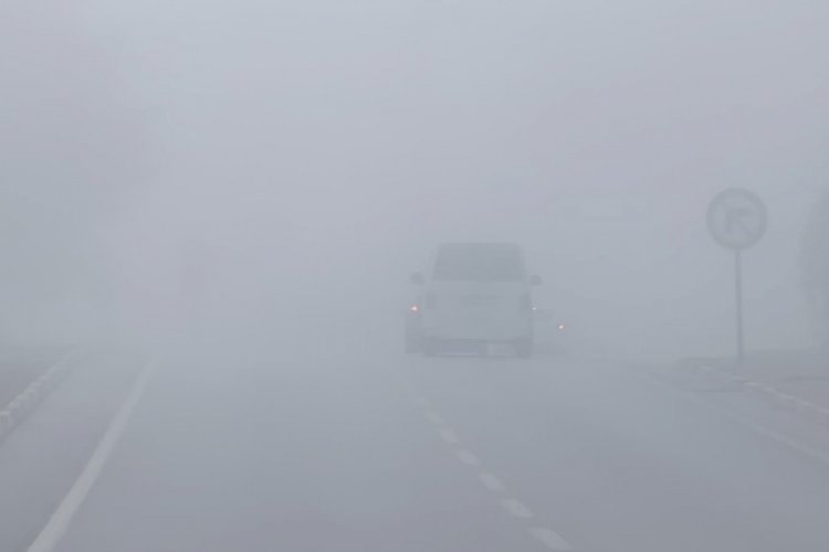 Bursa'da sis etkili oldu! G&ouml;r&uuml;ş 10 metreye d&uuml;şt&uuml;...