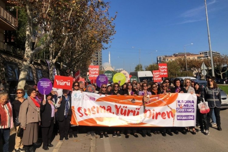 25 Kasım kadın y&uuml;r&uuml;y&uuml;ş&uuml; Bursa sokaklarını inletti!