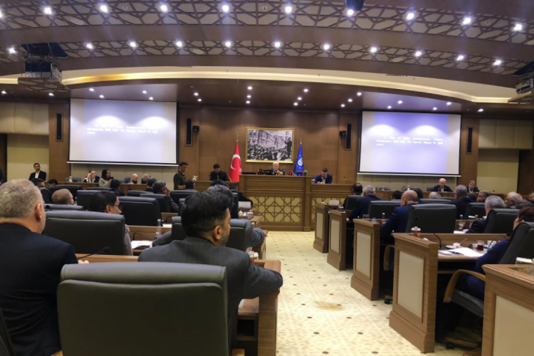 Bursa B&uuml;y&uuml;kşehir Meclisi'nde '&ccedil;ilek fidesi' gerilimi! Tansiyon y&uuml;kseldi...