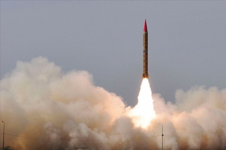 Pakistan yerli &uuml;retim gemisavar balistik f&uuml;zeyi "başarıyla" test etti