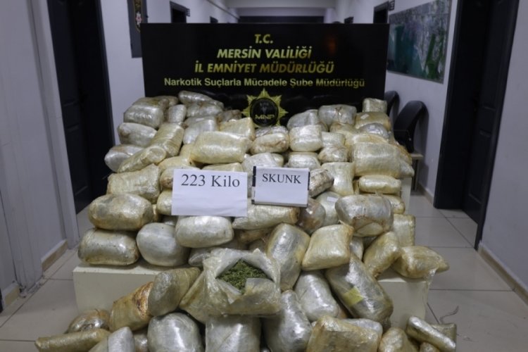 Mersin'de dev operasyon! Y&uuml;zlerce kilo ele ge&ccedil;irildi...