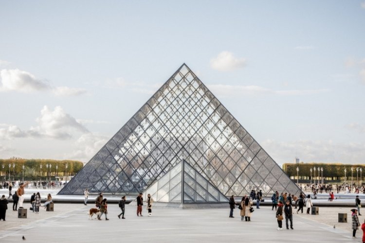 Fransa'da Louvre M&uuml;zesi soygunuyla ilgili 4 kişi daha tutuklandı