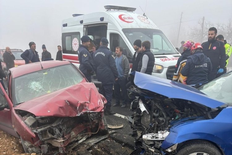 Malatya'da iki otomobil &ccedil;arpıştı: 5 yaralı var...