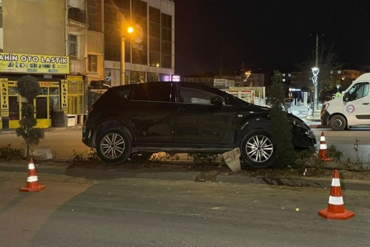 Karaman'da kontrolden &ccedil;ıkan otomobil ref&uuml;je &ccedil;ıktı