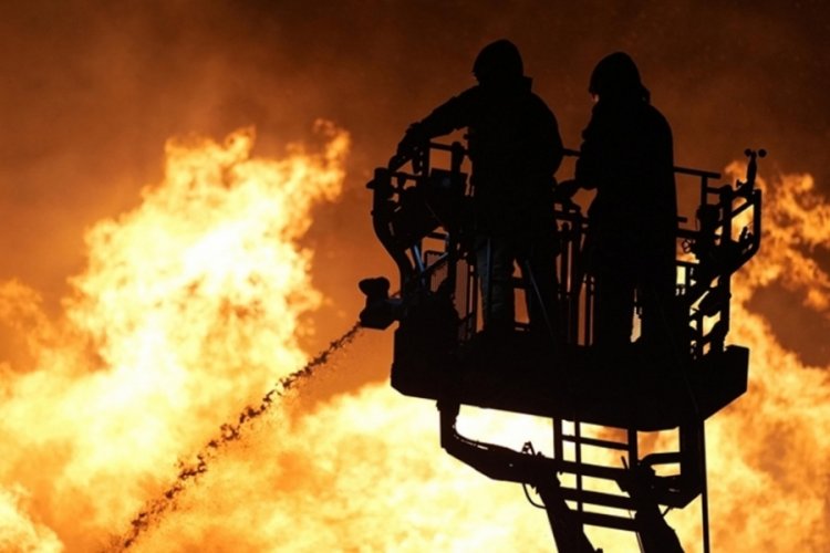 Bangladeş'te b&uuml;y&uuml;k yangın: Binlerce kişi evsiz kaldı
