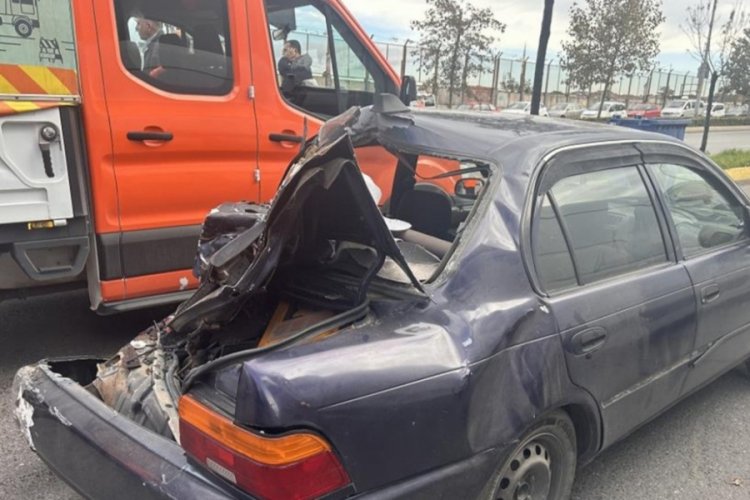 Kontrolden &ccedil;ıkan otomobil 3 araca &ccedil;arptı