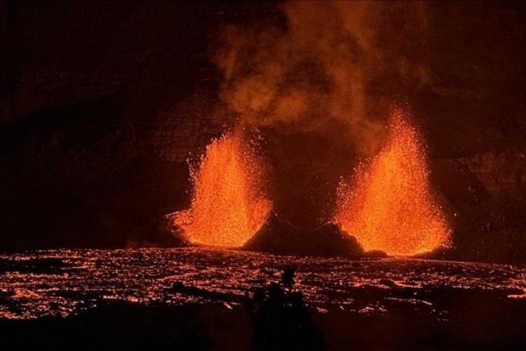 Hawaii'deki Kilauea Yanardağı patladı: Lavlar 120 metre y&uuml;ksekliğe ulaştı