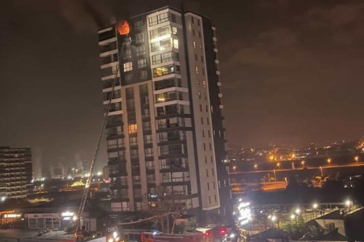 Sağlık personeli, evinde &ccedil;ıkan yangında &ouml;ld&uuml;