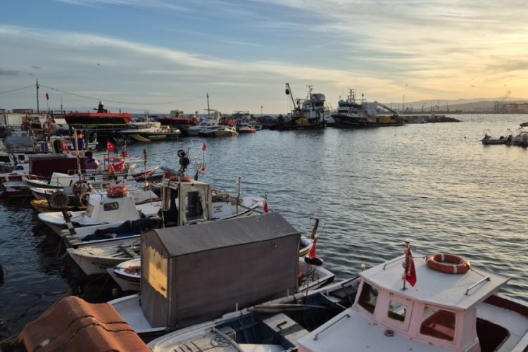 Lodos fırtınası balık&ccedil;ıları denize &ccedil;ıkartmadı