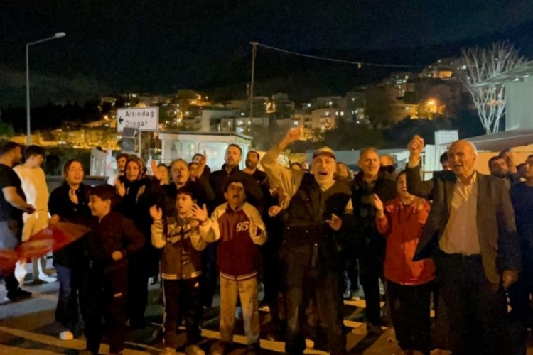 İzmir'de t&uuml;nel inşaatı nedeniyle bazı evlerde &ccedil;atlaklar oluştu