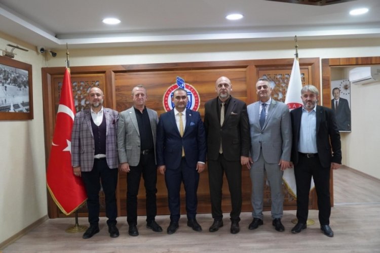 B&uuml;y&uuml;k Birlik Partisi Bursa İl ve Orhangazi İl&ccedil;e y&ouml;netimi Bekir Aydın'ı ziyaret etti