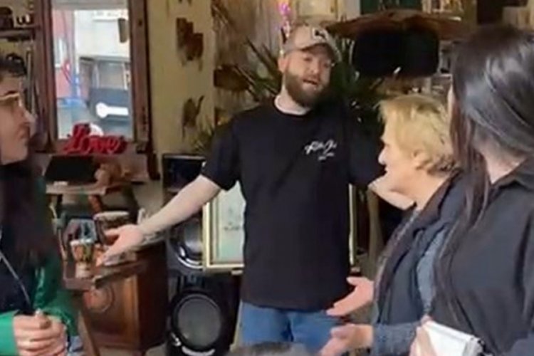 İşletme sahibi tarafından &ouml;ğretmen ve &ouml;ğrencilerin kovulduğu kafe m&uuml;h&uuml;rlendi