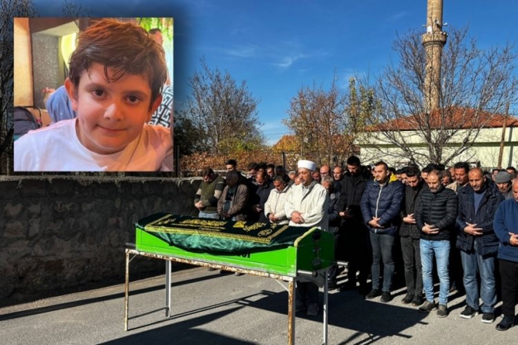 Nefes borusuna jelibon ka&ccedil;an k&uuml;&ccedil;&uuml;k Ahmet toprağa verildi