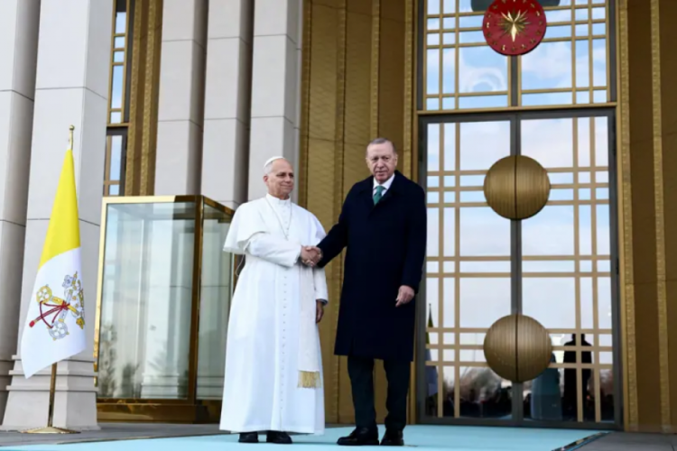Cumhurbaşkanı Erdoğan: Papa ile g&ouml;r&uuml;şmemiz verimli ge&ccedil;ti