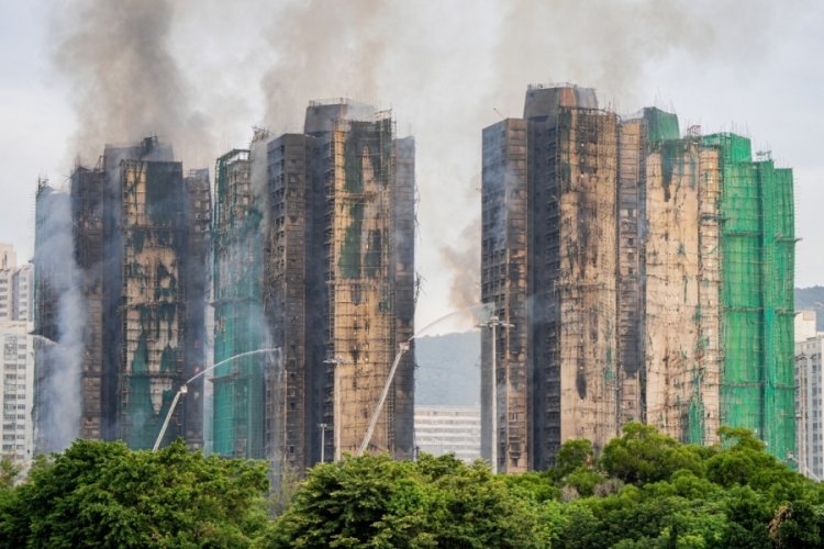 Hong Kong'taki yangın faciasıyla ilgili 3 g&ouml;zaltı