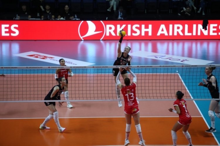 T&uuml;rk Hava Yolları, Avarca de Menorca'yı 3-1 mağlup etti