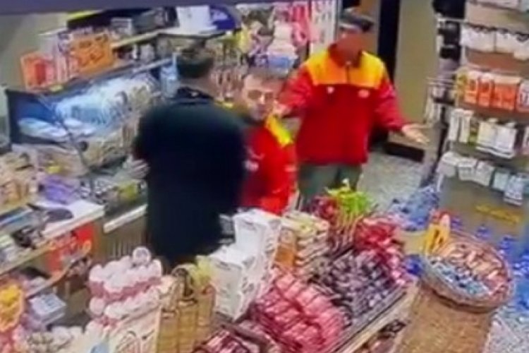Alkoll&uuml; m&uuml;şteri, akaryakıt istasyonu &ccedil;alışanını b&ouml;yle darbetti