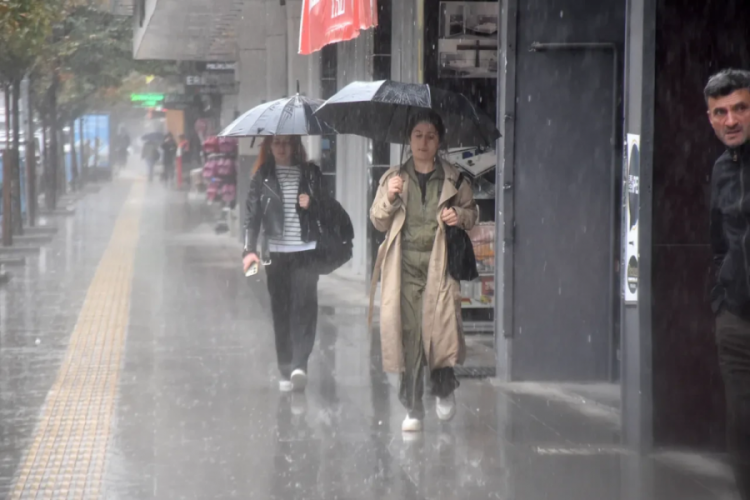 4 ilde sarı kodlu alarm! Meteoroloji tek tek uyardı: Bug&uuml;n sağanak, hafta sonu kar bastıracak