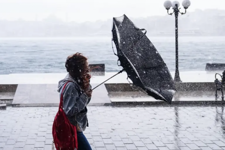 Meteoroloji'den 4 il i&ccedil;in sarı kodlu uyarı: Kuvvetli sağanak, hortum, dolu...