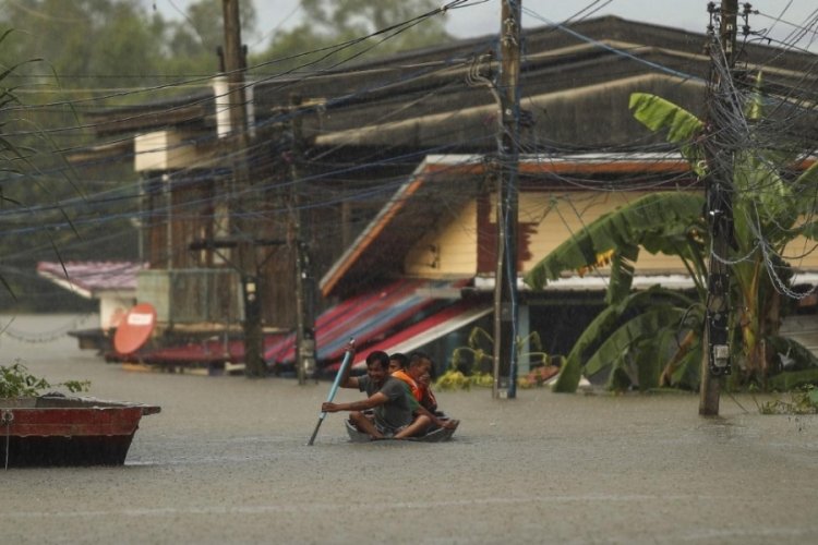 Tayland'ın g&uuml;neyini vuran sel felaketinde &ouml;lenlerin sayısı 145'e &ccedil;ıktı