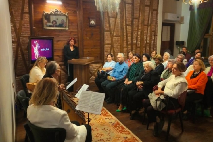 Ne G&uuml;z-El Ev'de Meclis-i &Acirc;henk akşamları başladı