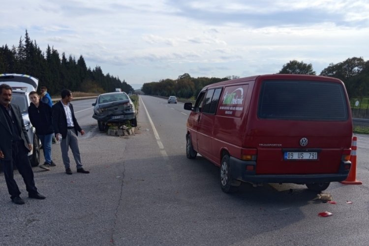 Bursa'da 'U' d&ouml;n&uuml;ş&uuml; yasak yerden d&ouml;nmeye &ccedil;alıştı! Kaza ka&ccedil;ınılmaz oldu...