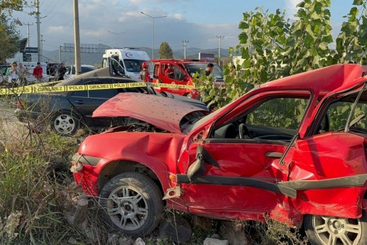 Park halindeki otomobile &ccedil;arpan otomobilin s&uuml;r&uuml;c&uuml;s&uuml; hayatını kaybetti...