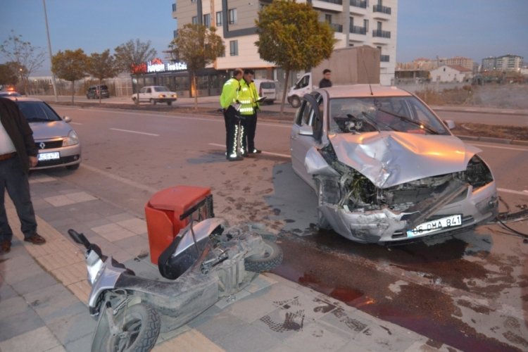 Park halindeki 3 araca &ccedil;arpan alkoll&uuml; s&uuml;r&uuml;c&uuml;, sağlık &ccedil;alışanına "Beni morga g&ouml;t&uuml;r&uuml;n" dedi