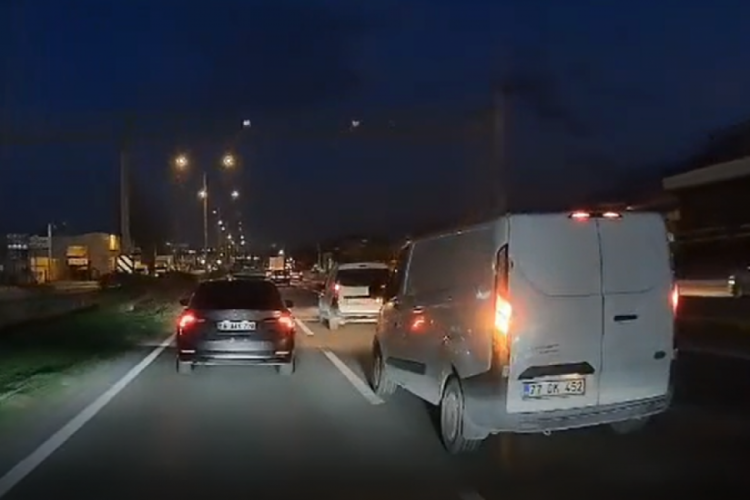 Bursa'da yeni tartışma! Sinyal vermek ge&ccedil;iş hakkı mı?