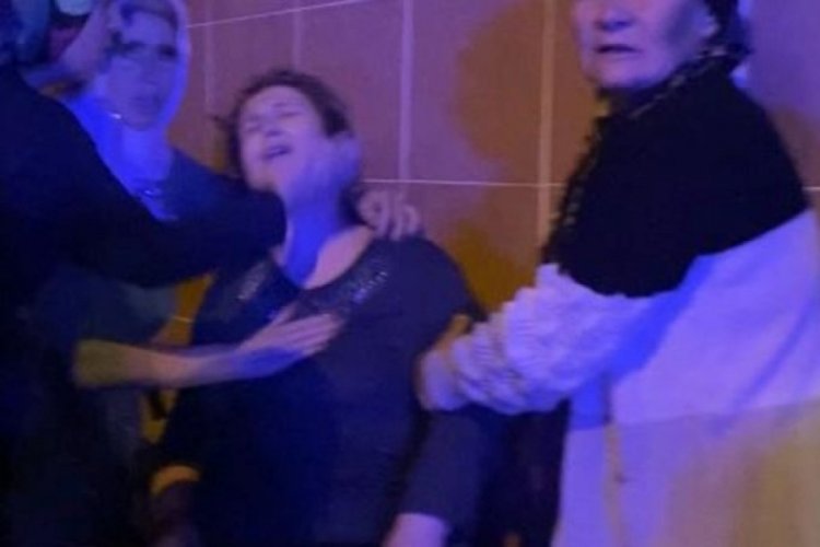 Evinin yandığını g&ouml;ren kadın baygınlık ge&ccedil;irdi