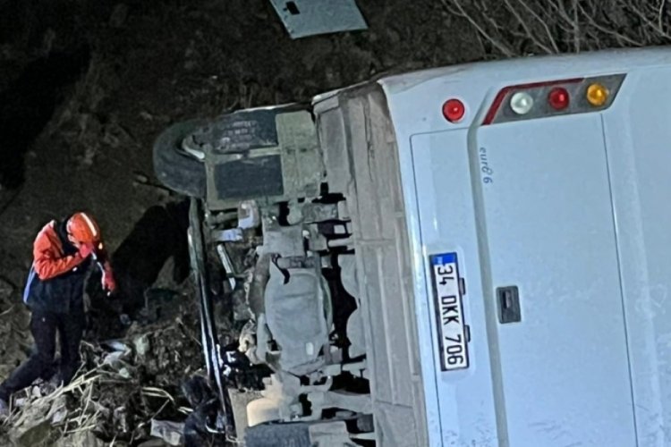 Maden iş&ccedil;ilerini taşıyan servis u&ccedil;uruma yuvarlandı!