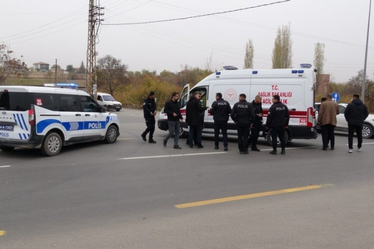 Ekip aracında fenalaşan polis memuru hastaneye kaldırıldı