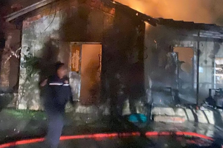 Ortaca Muhtarlar Derneği Başkanından yanan ev i&ccedil;in vatandaşlara yardım &ccedil;ağrısı