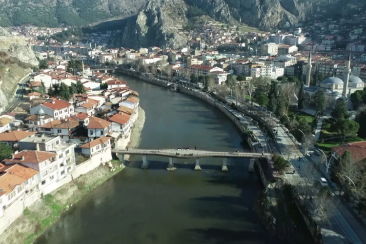 Evliyalar diyarında 9 t&uuml;rbeye kilit vuruldu! Sebebi akıllara zarar
