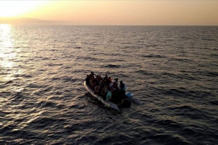 İzmir a&ccedil;ıklarında 75 g&ouml;&ccedil;men kurtarıldı