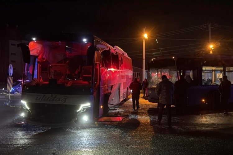 Tekirdağ'da 2 otob&uuml;s &ccedil;arpıştı