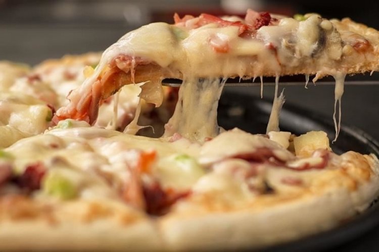 Yediği pizza canından etti! Bir zehirlenme vakası daha...