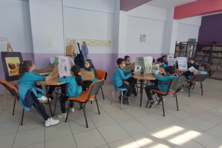 Bursa'da ilkokul &ouml;ğrencileri kitap yazdı, imza g&uuml;n&uuml; d&uuml;zenledi