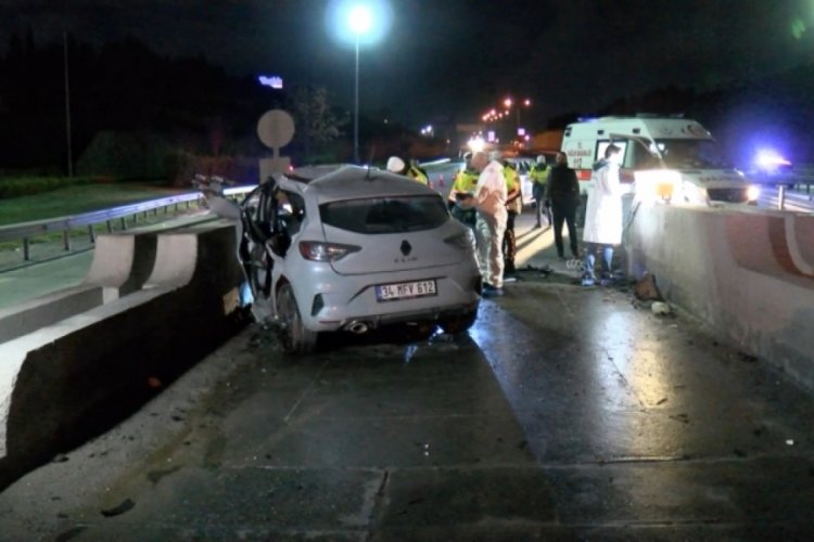 Otomobiliyle gişelere &ccedil;arpan doktor hayatını kaybetti