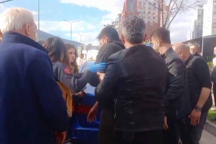 Bursa'da otomobiliyle kaza yaptı, şokunu atlatamadan bu kez de taksiye &ccedil;arptı