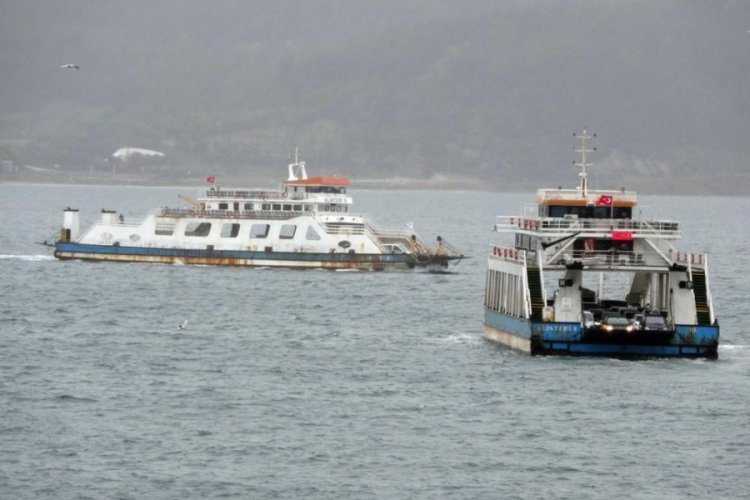 Fırtına feribot seferlerini vurdu