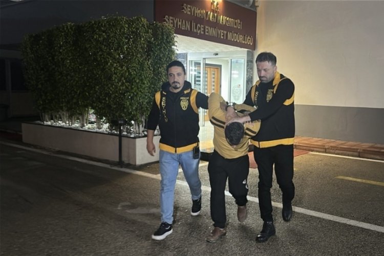 &Ccedil;ocuğun kafasını arabaya vurup yere fırlatan şahıs &ccedil;ocuğun babası &ccedil;ıktı, g&ouml;zaltına alındı