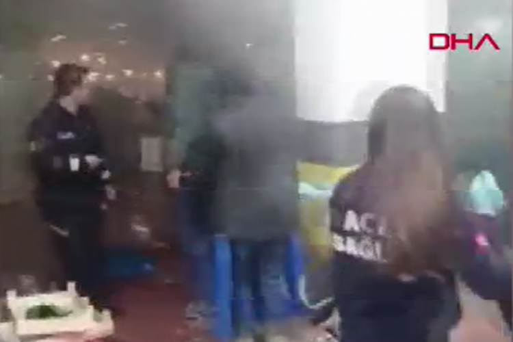 Bursa'da kapalı pazar yerinde yangın! Panik anları kameraya yansıdı...