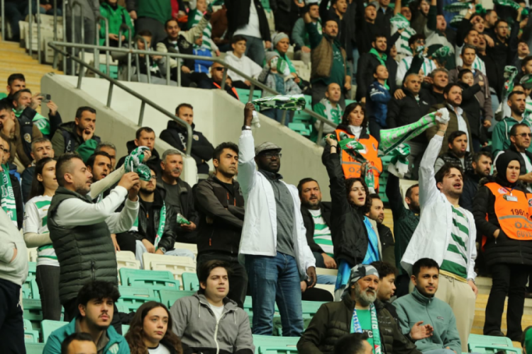 Bursaspor - Fethiyespor maçından renkli görüntüler! 35 bin taraftar 90 dakika susmadı... 