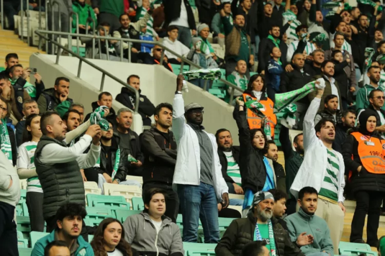 Bursaspor - Fethiyespor maçından renkli görüntüler! 35 bin taraftar 90 dakika susmadı...