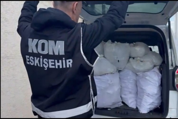 &Ccedil;ekicinin &uuml;zerindeki ara&ccedil;tan adeta cephanelik &ccedil;ıktı!