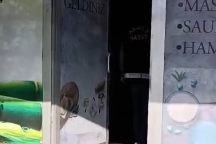 Masaj salonlarına fuhuş operasyonu