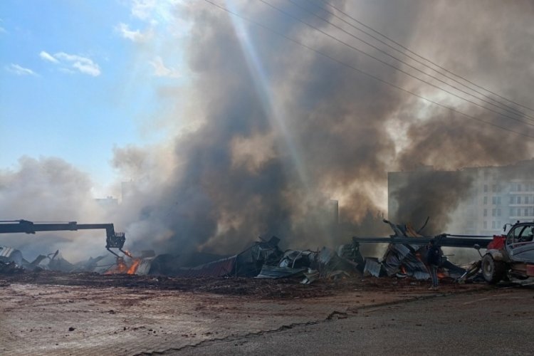 Gaziantep'te depoda &ccedil;ıkan yangın, kontrol altına alındı